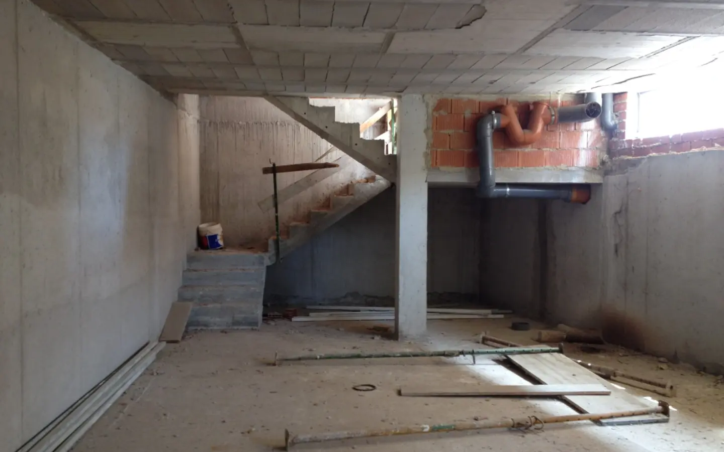 Commercial In Los Montesinos, Spain (182 M²)