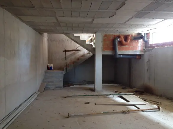 Commercial In Los Montesinos, Spain (182 M²)