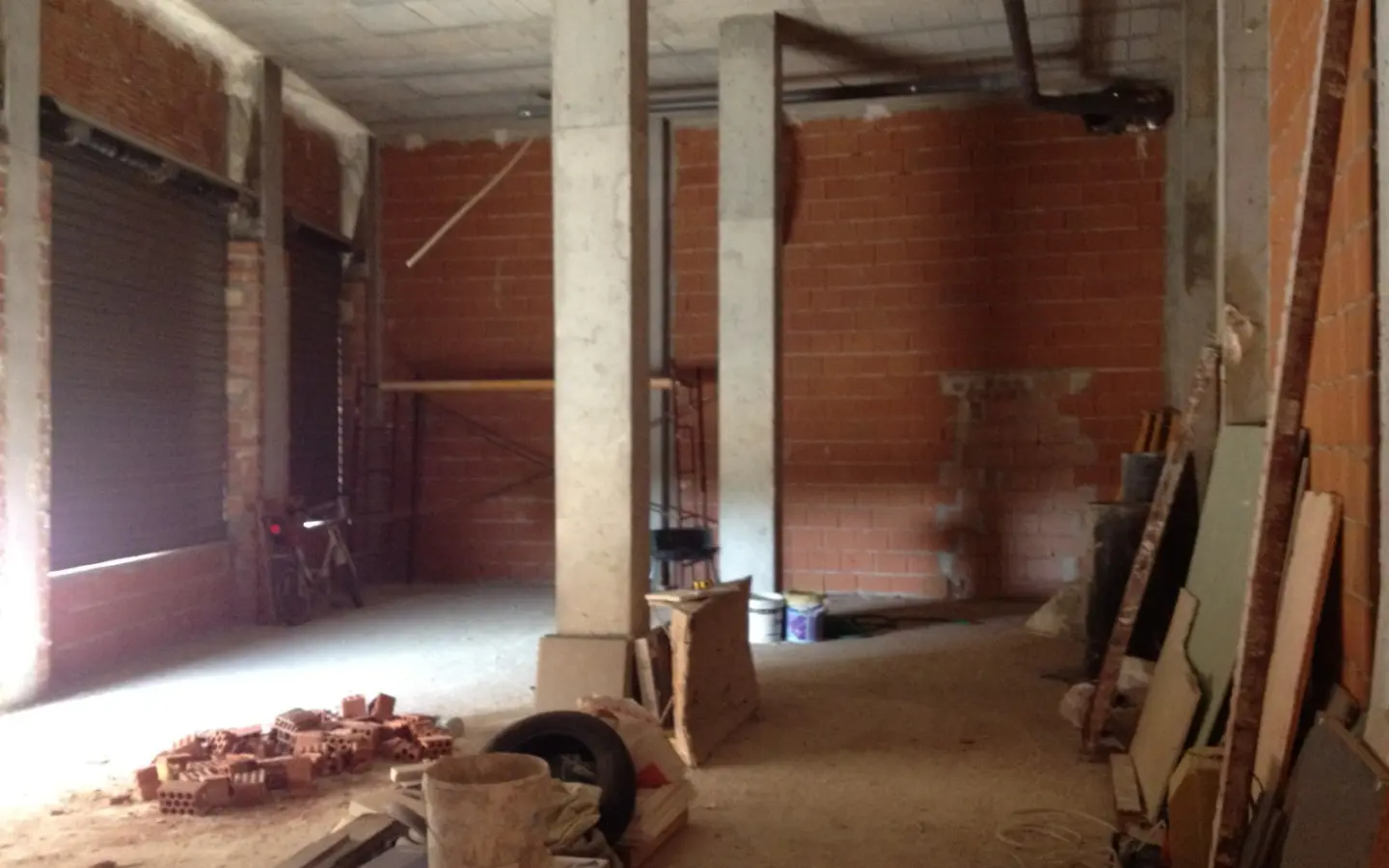Commercial In Los Montesinos, Spain (182 M²)