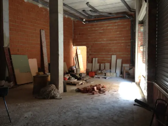 Commercial In Los Montesinos, Spain (182 M²)