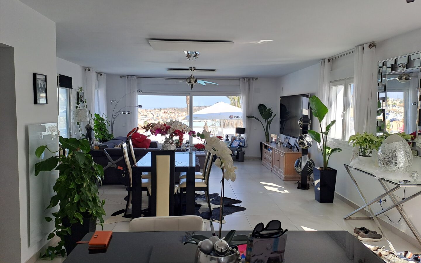 Villa Of 1,000 M² With Separate Studio And 2 Separate Apartments, Heated Swimming Pool With Jacuzzi In Location