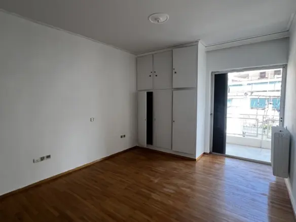 3-bedroom Flat In Zografou, Greece (141 M²)