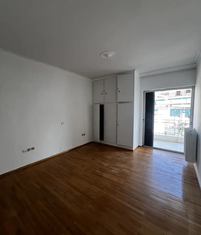 Flat Of 141 M² In Athens