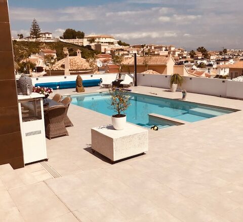 Villa Of 1,000 M² With Separate Studio And 2 Separate Apartments, Heated Swimming Pool With Jacuzzi In Location