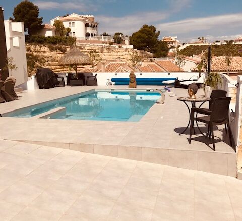 Villa Of 1,000 M² With Separate Studio And 2 Separate Apartments, Heated Swimming Pool With Jacuzzi In Location