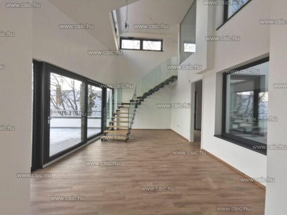 Penthouse With Panoramic Views In The Buda Hills. Ideal For Investment Or Relocation.