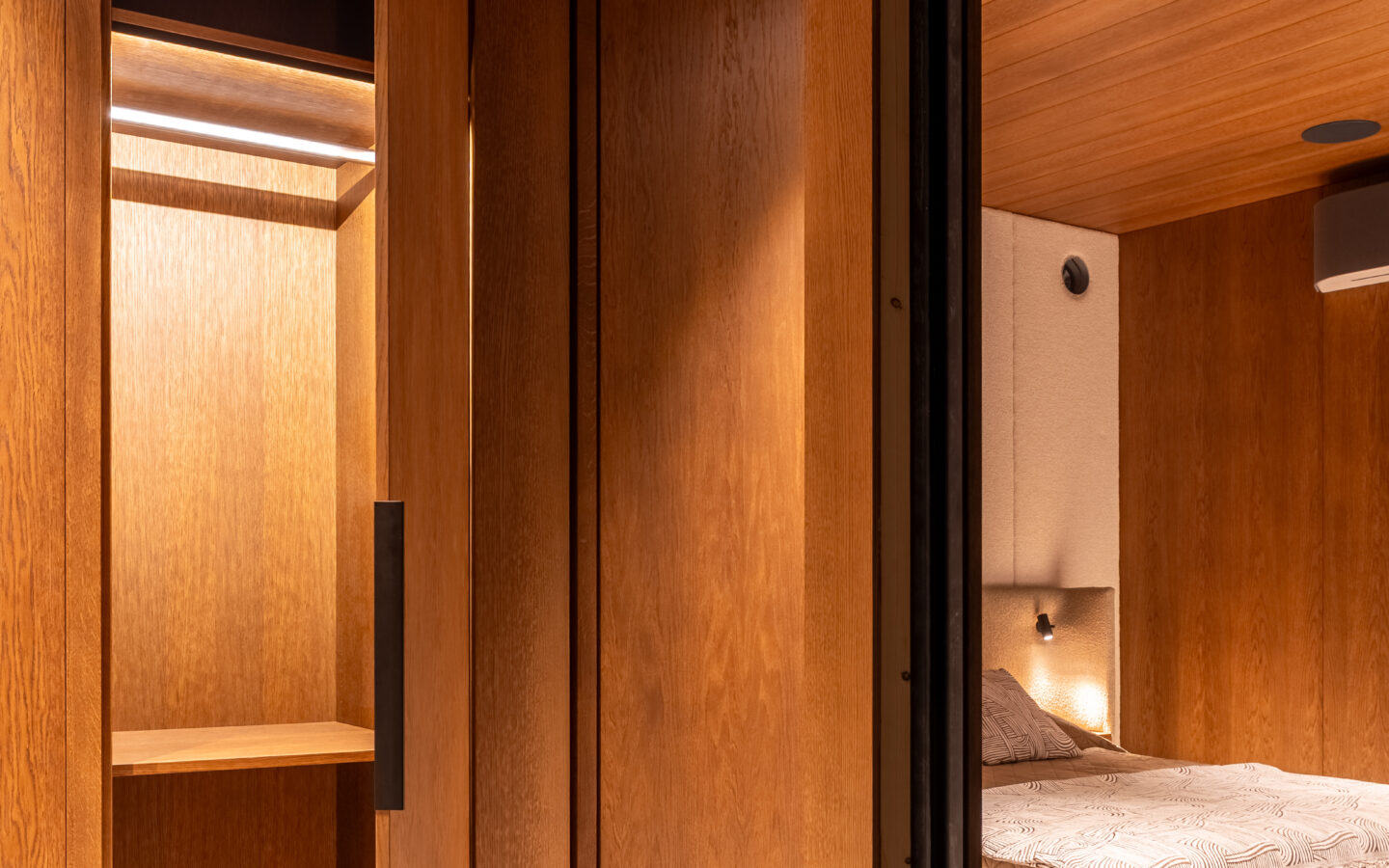 42 M² Premium Off-grid Cabin With Infinity Pool – Available For Immediate Delivery Across Europe