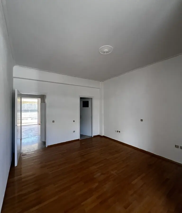 Flat Of 141 M² In Athens