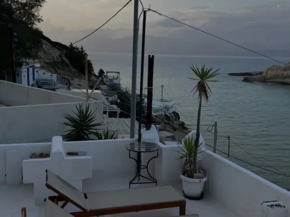 Detached House In Timpaki, Greece (33 M²)