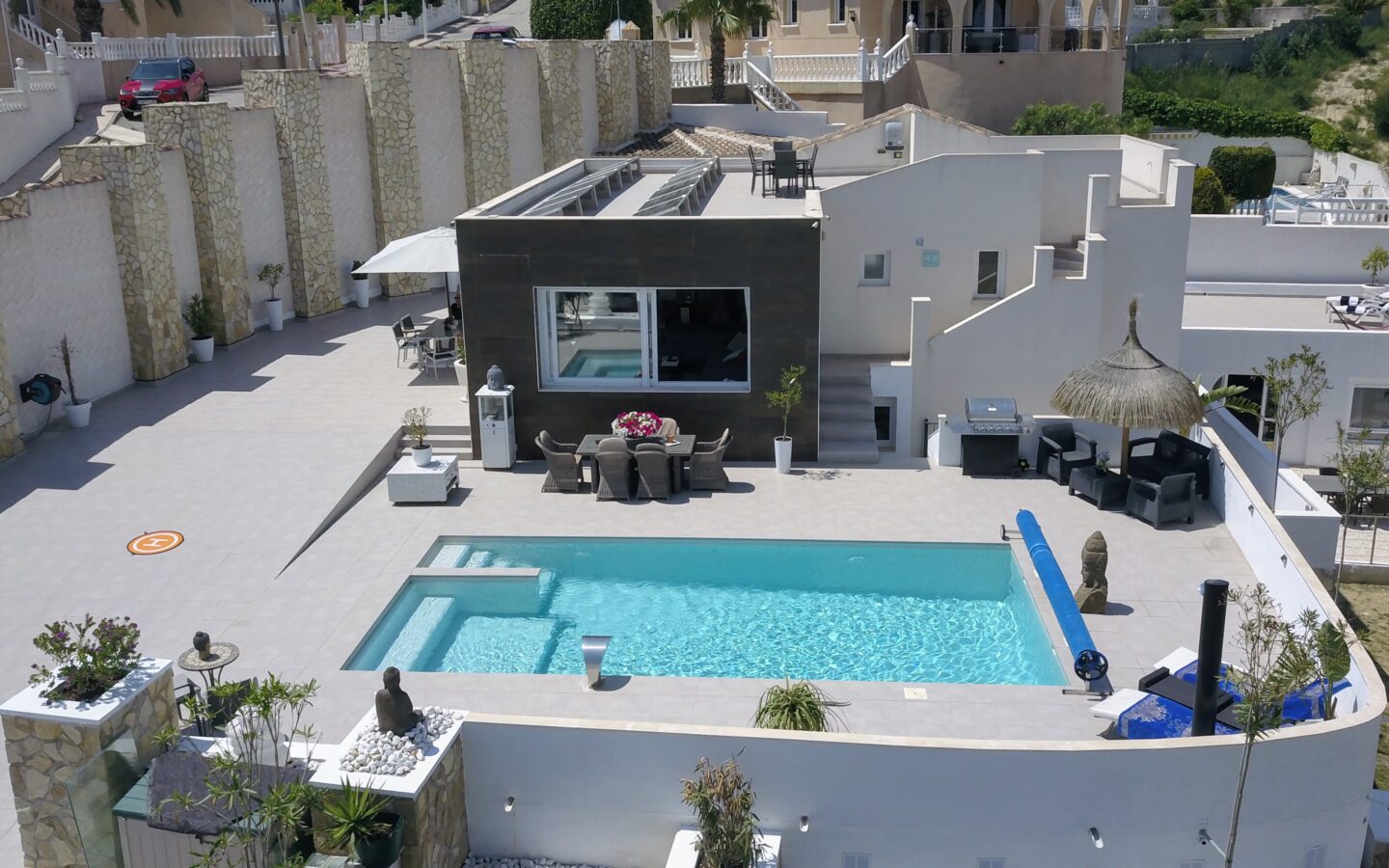 Villa Of 1,000 M² With Separate Studio And 2 Separate Apartments, Heated Swimming Pool With Jacuzzi In Location