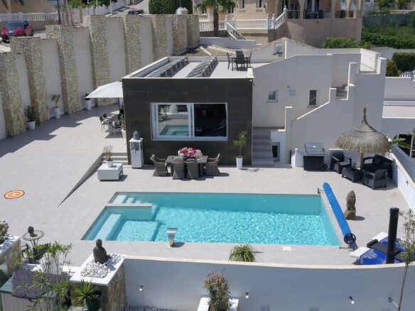 Villa Of 1,000 M² With Separate Studio And 2 Separate Apartments, Heated Swimming Pool With Jacuzzi In Location