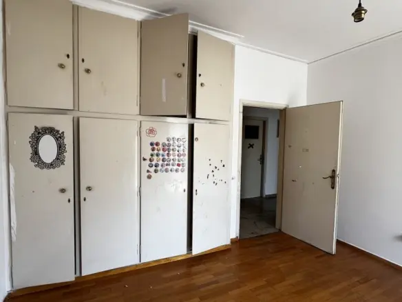3-bedroom Flat In Zografou, Greece (141 M²)