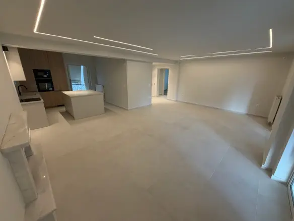 Flat Of 122 M² In Athens