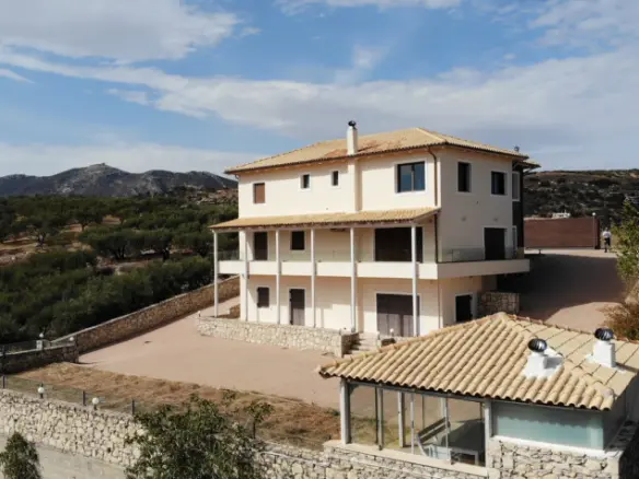 5-bedroom Villa In Archanes, Greece (360 M²)