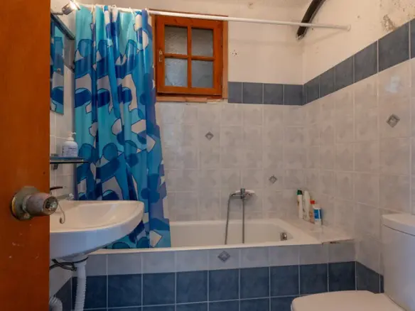 5-bedroom Detached House In Loutraki-perachora, Greece (230 M²)