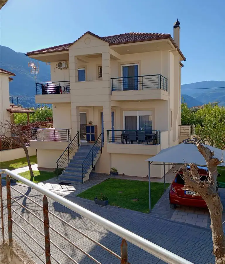 2-bedroom Detached House In Diakopto, Greece (140 M²)