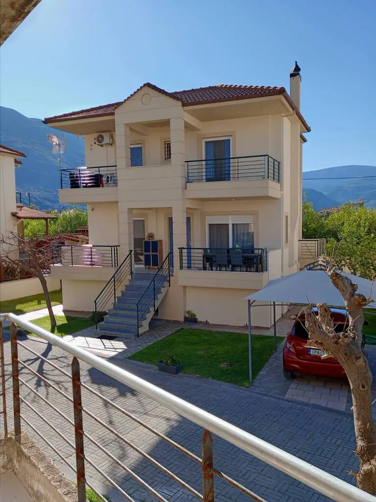 2-bedroom Detached House In Diakopto, Greece (140 M²)