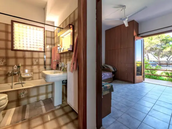 5-bedroom Detached House In Loutraki-perachora, Greece (230 M²)