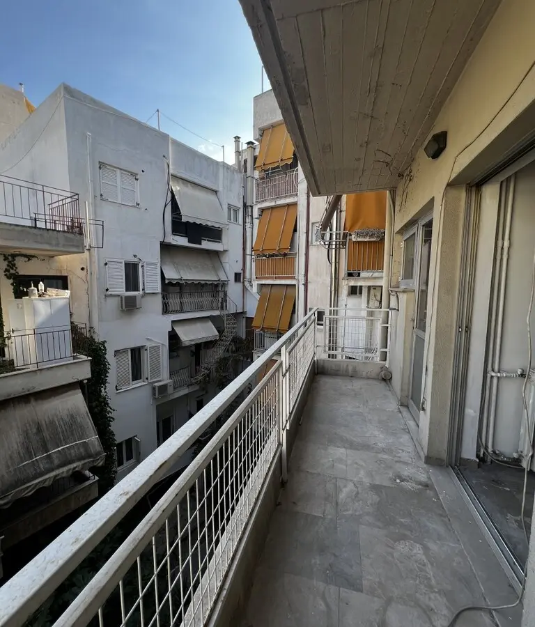 Flat Of 141 M² In Athens
