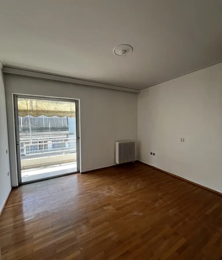 Flat Of 141 M² In Athens