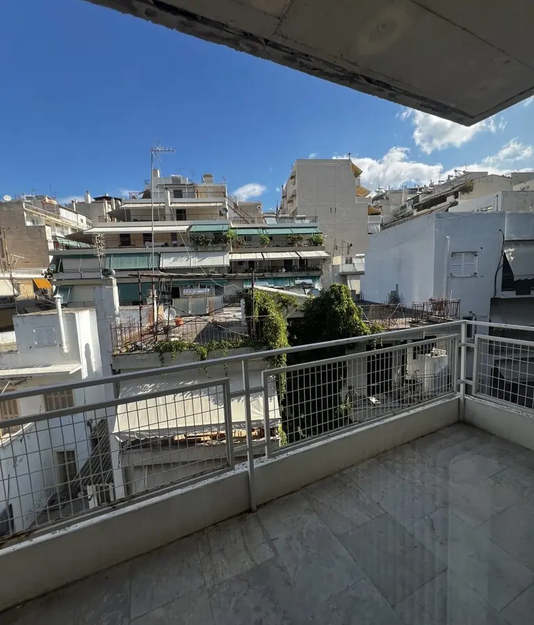 Flat Of 141 M² In Athens