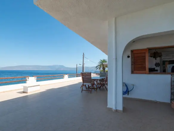 5-bedroom Detached House In Loutraki-perachora, Greece (230 M²)