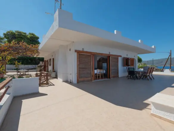 5-bedroom Detached House In Loutraki-perachora, Greece (230 M²)