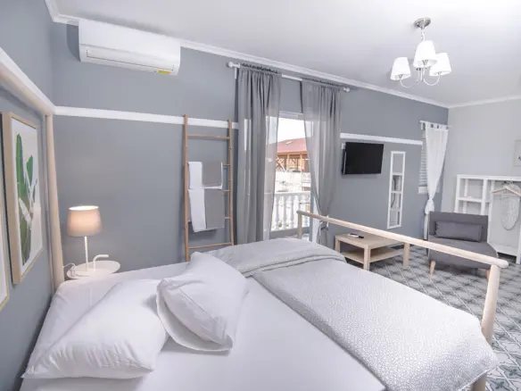 Hotel Of 490 M² On The Olympic Coast