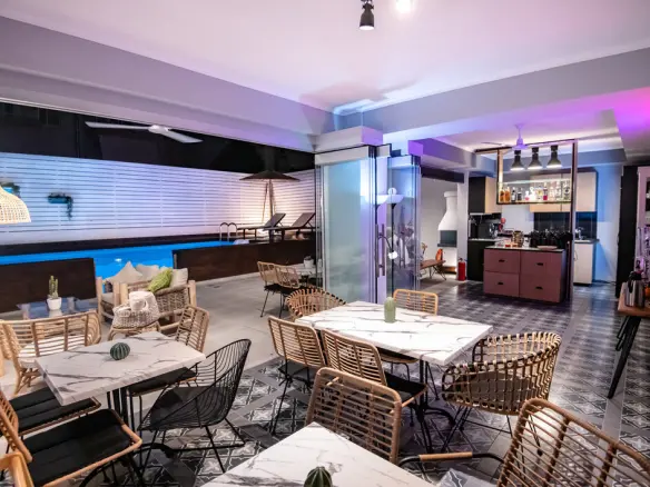 Hotel Of 490 M² On The Olympic Coast