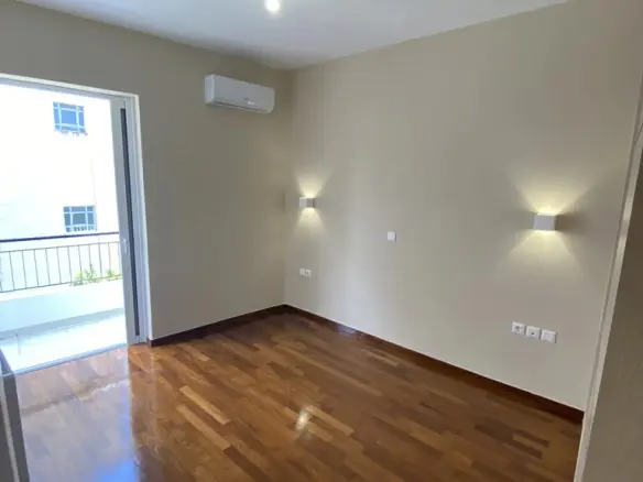 Flat Of 104 M² In Athens