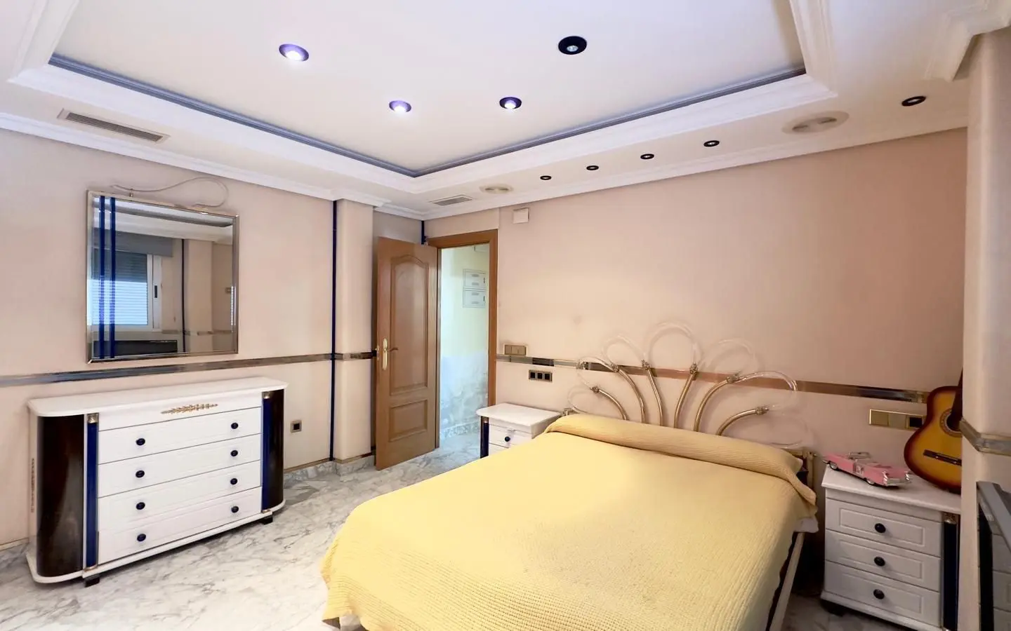 2-bedroom Penthouse In Torrevieja, Spain (195 M²)