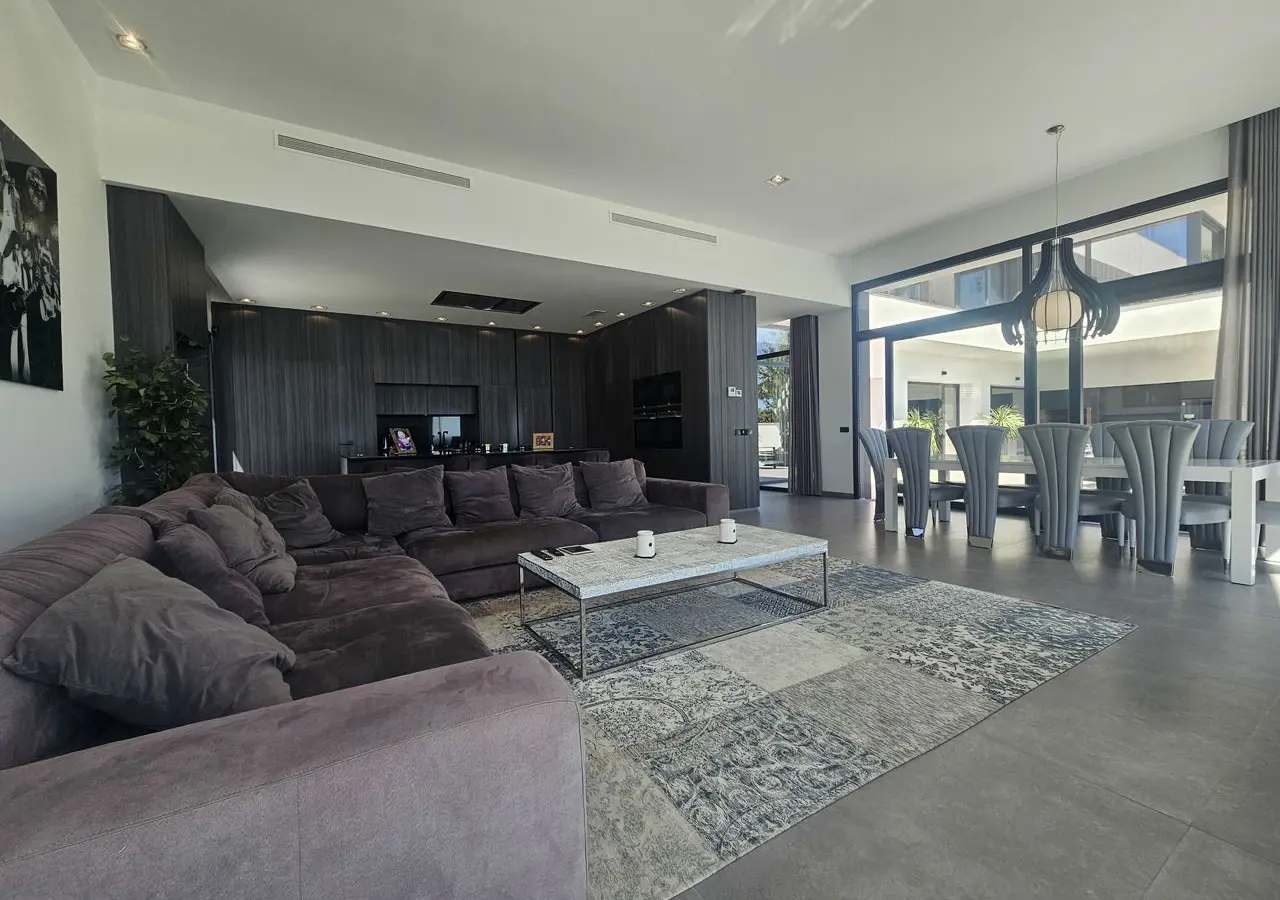 Villa 479 M² In Cabo Roig, Spain – Mediter Real Estate
