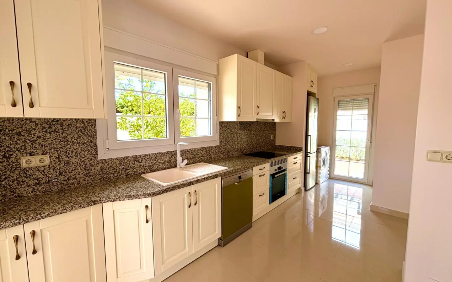 Villa 261 M² In Cabo Roig, Spain – Mediter Real Estate