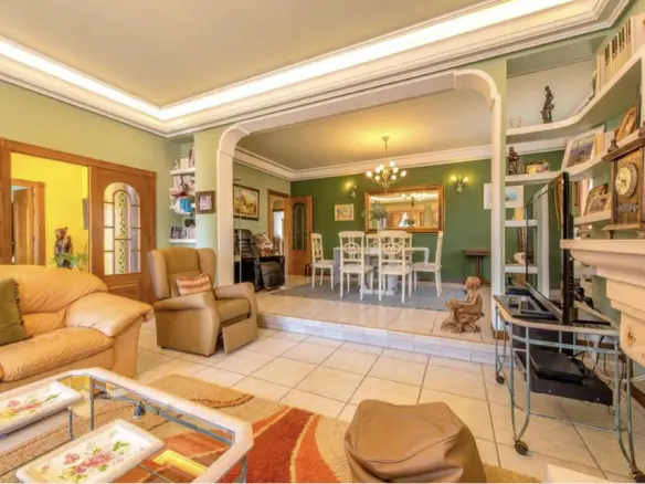 6-bedroom Villa In Torrevieja, Spain (440 M²)