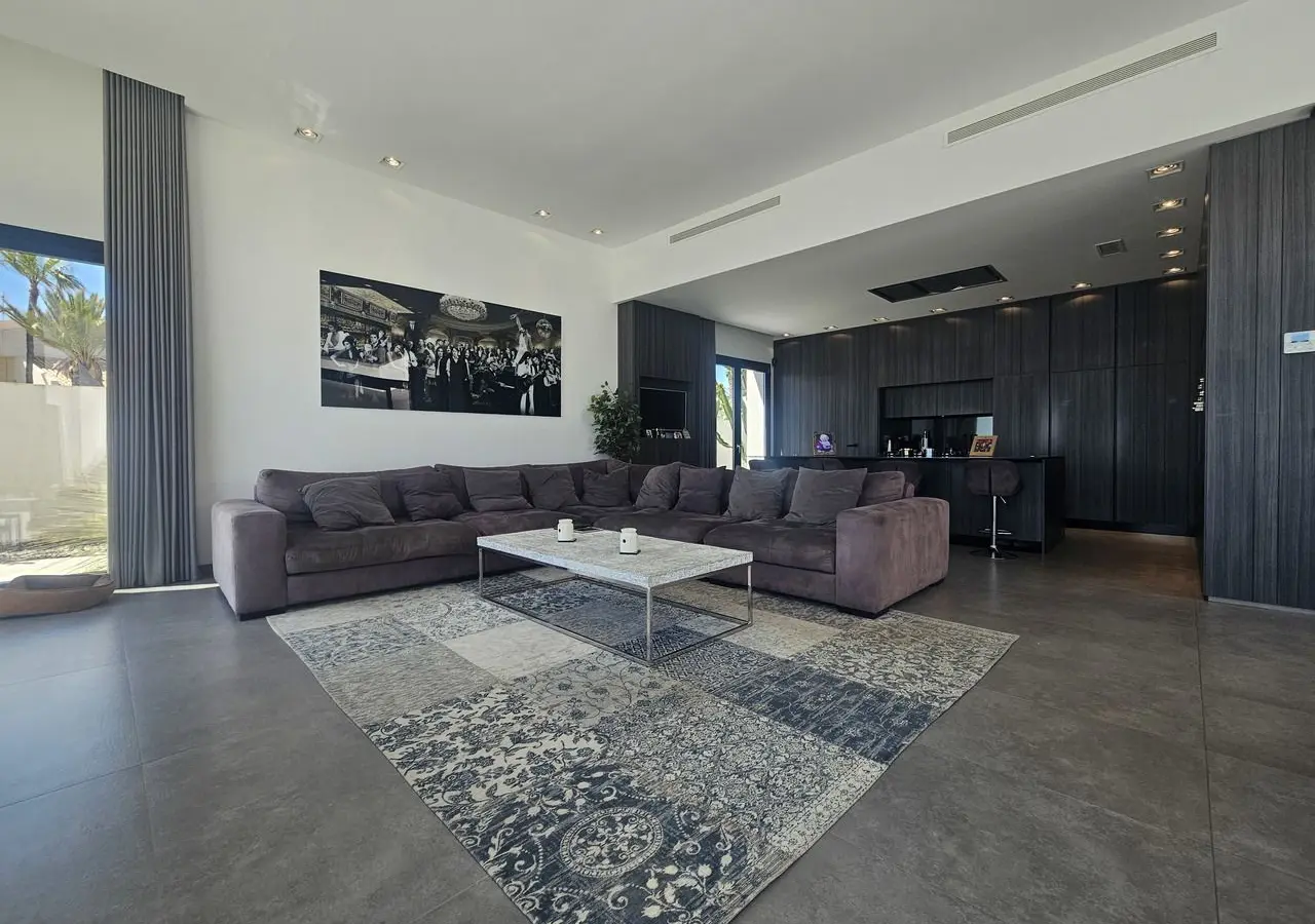 Villa 479 M² In Cabo Roig, Spain – Mediter Real Estate