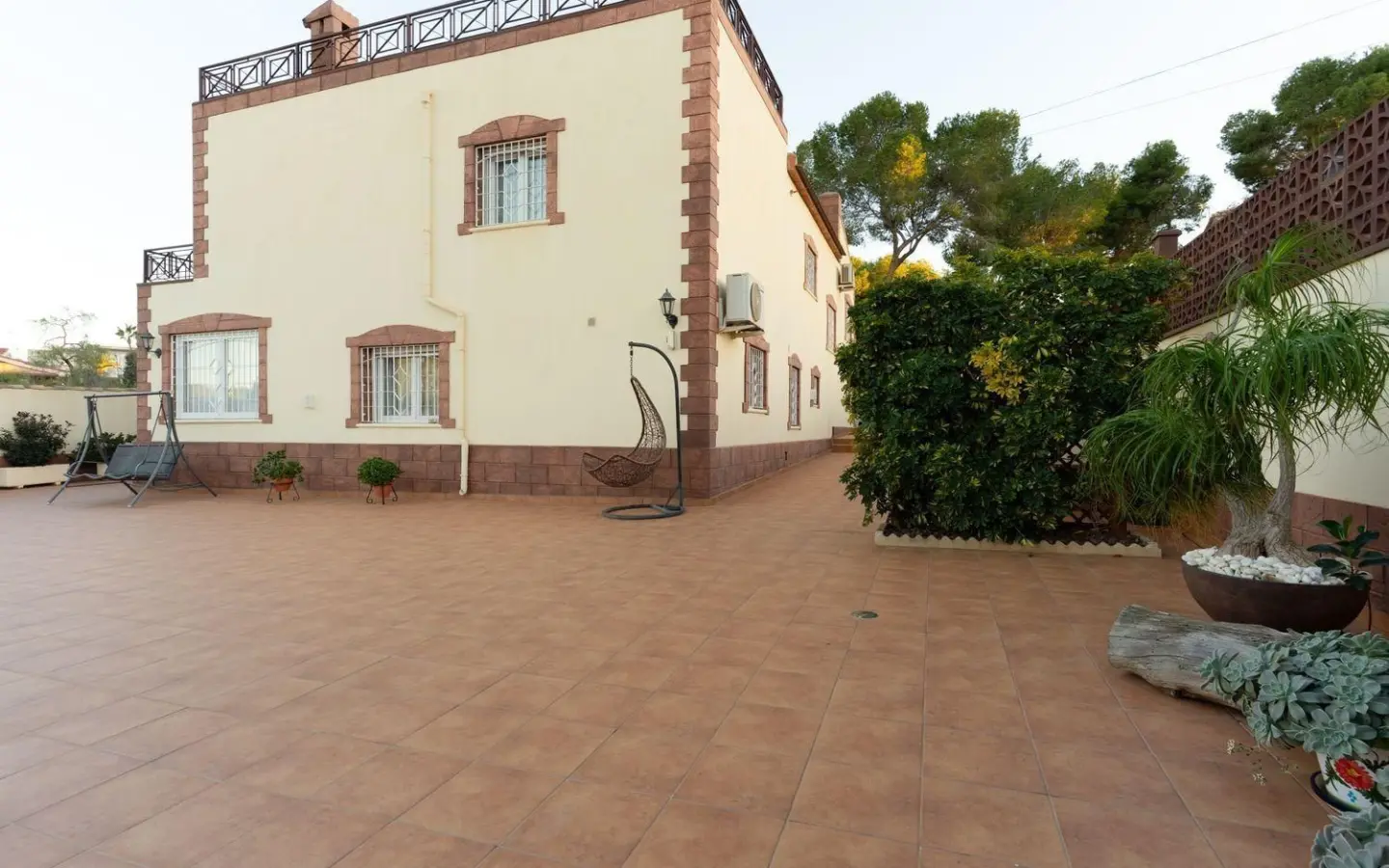 7-bedroom Villa In Torrevieja, Spain (312 M²)