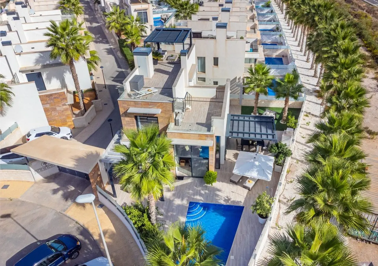 5-bedroom Villa In Cabo Roig, Spain (180 M²)