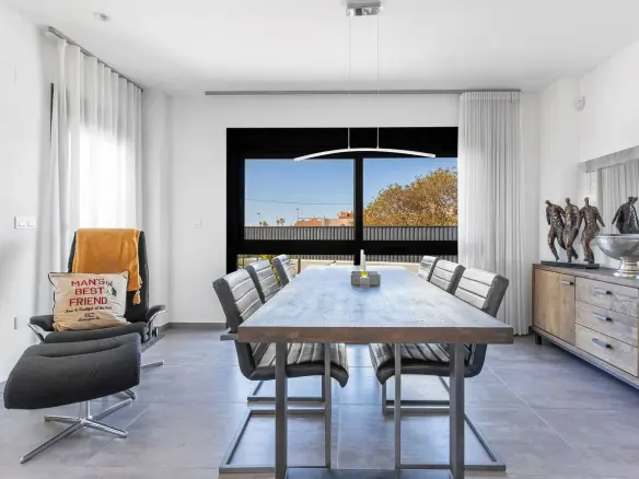 4-bedroom Villa In Torrevieja, Spain