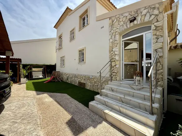 4-bedroom Villa In Orihuela Costa, Spain (137 M²)