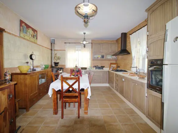 5-bedroom Villa In Elche, Spain (509 M²)