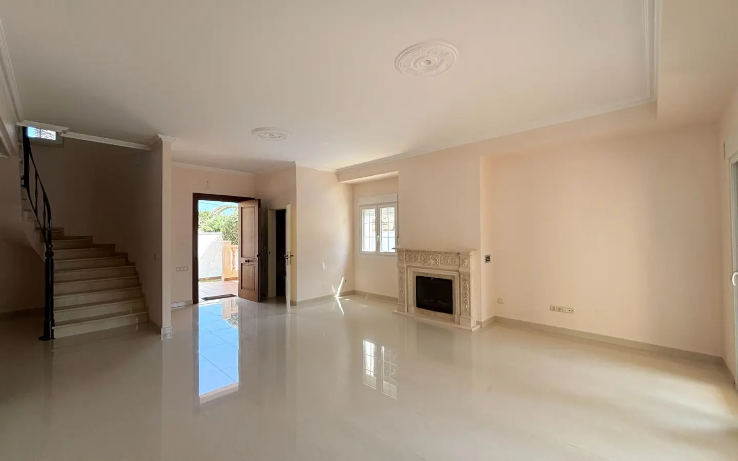 Villa 261 M² In Cabo Roig, Spain – Mediter Real Estate