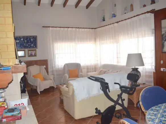 6-bedroom Villa In Guardamar Del Segura, Spain (199 M²)