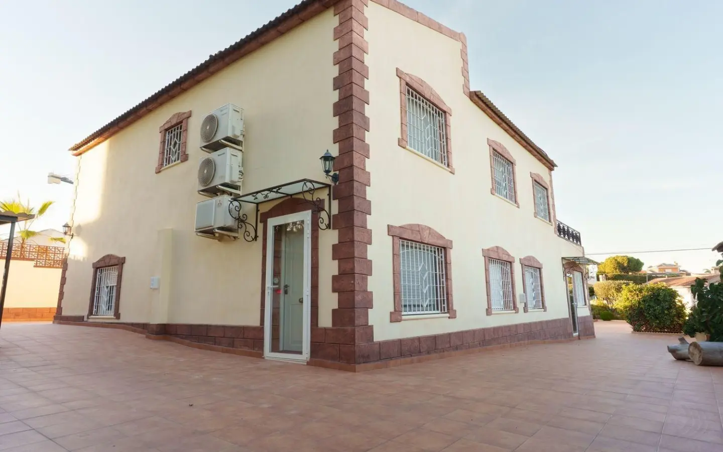 7-bedroom Villa In Torrevieja, Spain (312 M²)