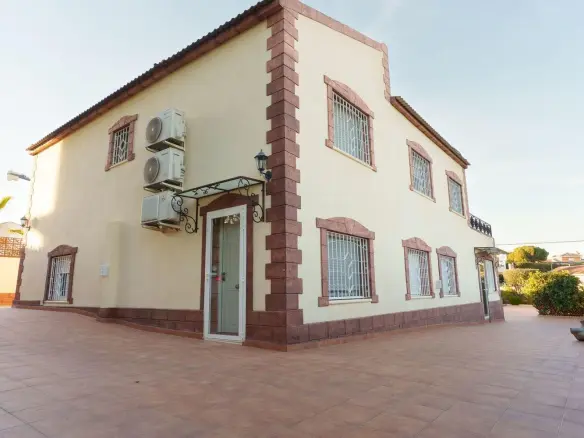 7-bedroom Villa In Torrevieja, Spain (312 M²)