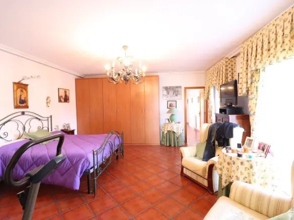 5-bedroom Villa In Torrevieja, Spain (380 M²)