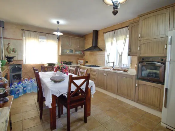 5-bedroom Villa In Elche, Spain (509 M²)