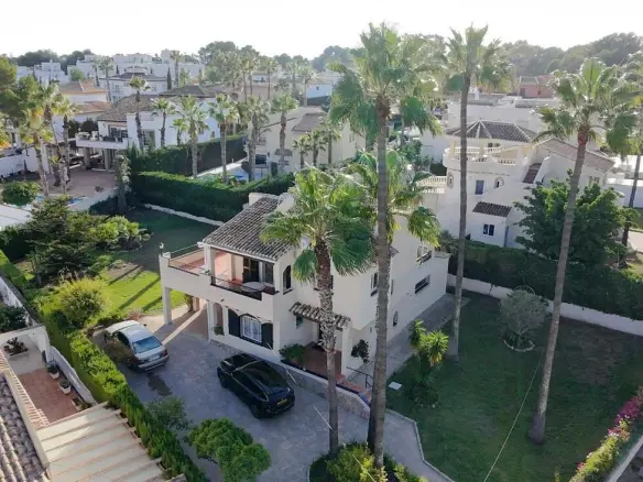 3-bedroom Villa In Villamartin, Spain (140 M²)