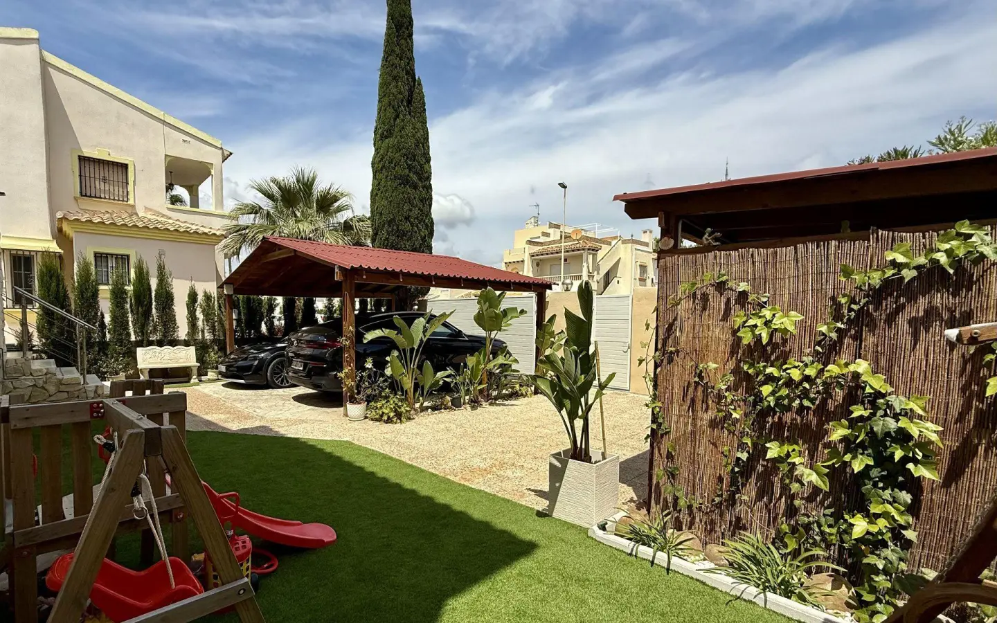 4-bedroom Villa In Orihuela Costa, Spain (137 M²)