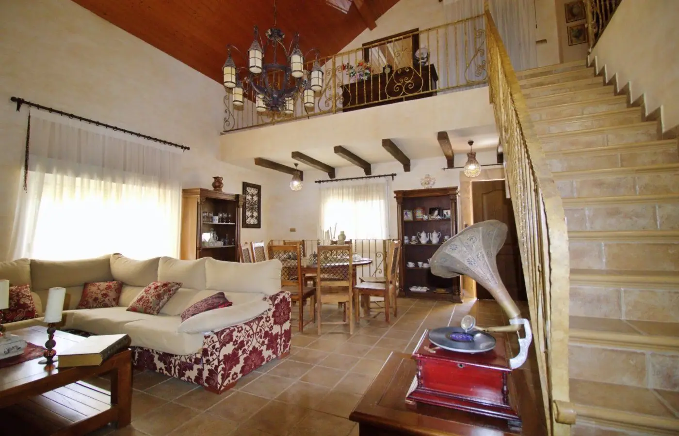 5-bedroom Villa In Elche, Spain (509 M²)