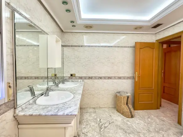 2-bedroom Penthouse In Torrevieja, Spain (195 M²)